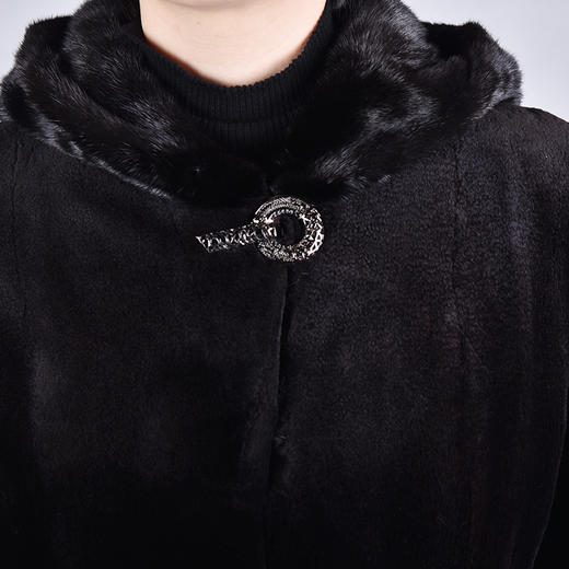 圣三利女装黑色中长款水貂皮SL114D002(01) 商品图3