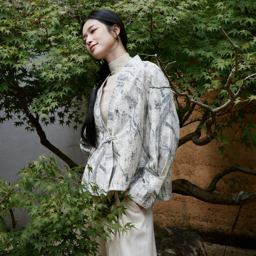 绽放740朵/清新文艺立体浮雕感复古水墨印花新中式盘扣棉服外套 商品图2