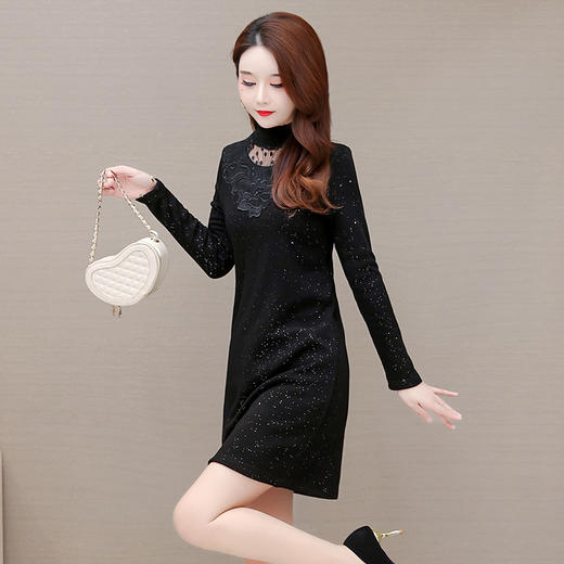 黑色时尚中长款加绒连衣裙，秋冬款半高领长袖修身通勤打底裙QYM-OMS-CB1229-L 商品图2