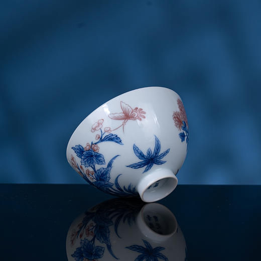 青花釉里红蝶恋花鸡心杯 商品图1