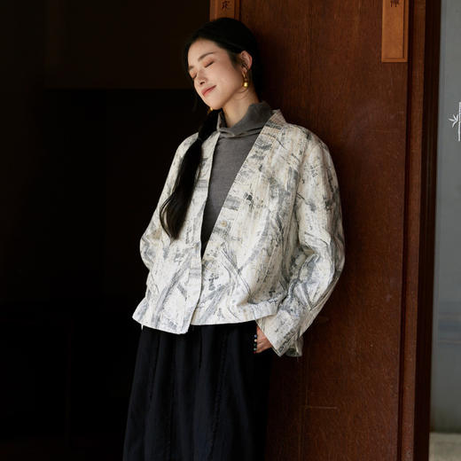 绽放740朵/清新文艺立体浮雕感复古水墨印花新中式盘扣棉服外套 商品图0