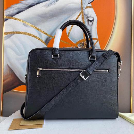 秋冬特惠💰1000 巴宝莉 男士公文包80062921
尺寸：37×27×7cm 商品图1