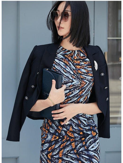 “权力游戏”格调黑外套 冷艳高级酷飒 巴尔曼版型西装 修身 干练 经典 百搭 J20143779A颈袖添香 商品图3