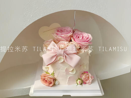 翻糖蝴蝶结鲜花生日蛋糕 商品图0