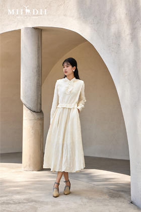 飞起的裙摆，如建筑的穹顶