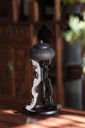 如意足夔凤纹菊瓣式冠架香炉°紫光檀