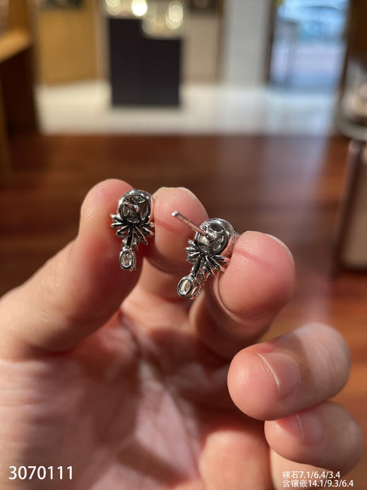 老坑玻璃种帝王绿蛋面耳钉   99999【3070111】 商品图7