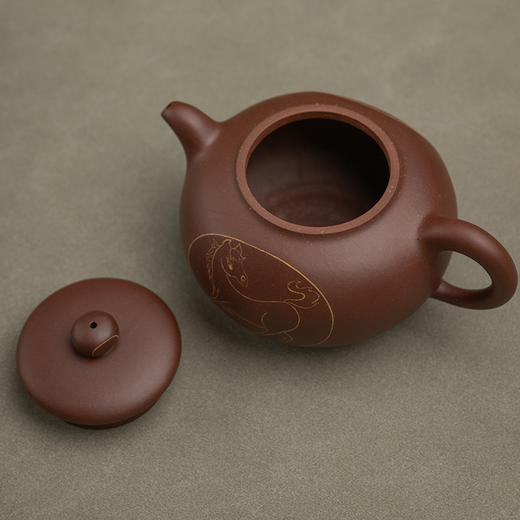 《棋子壶》 曲峰   工艺美术师、工艺美术学会会员、省陶瓷行业协会会员 商品图2