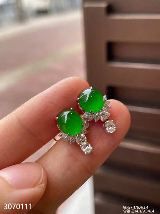 老坑玻璃种帝王绿蛋面耳钉   99999【3070111】 商品图3
