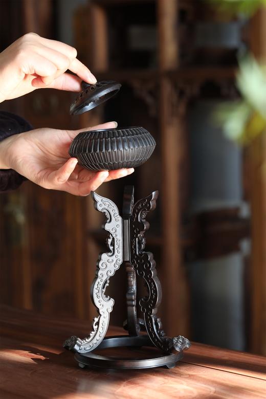 如意足夔凤纹菊瓣式冠架香炉°紫光檀 商品图6