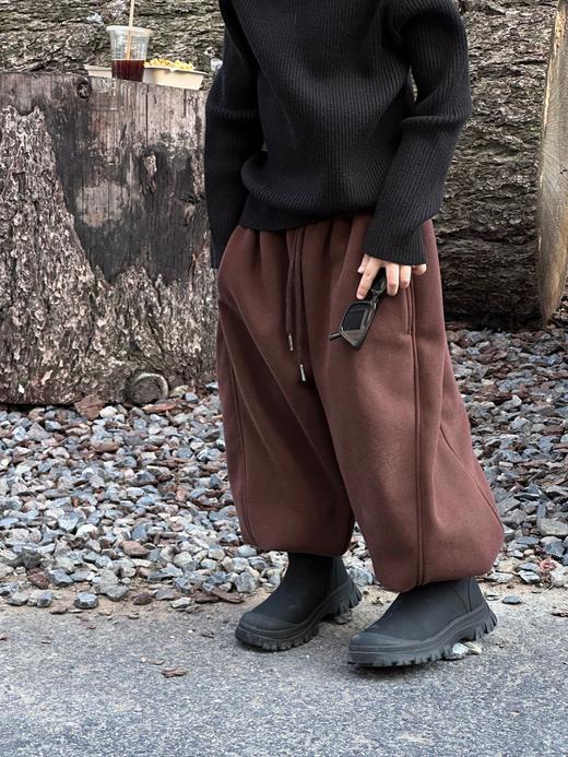 【潮流焕新！韩版设计】冬季新款男童百搭纯色字母，加绒加厚休闲长裤宝宝裤潮，舒适柔软 时尚百搭，暖意十足 休闲风格，舒适贴合，给予孩子全方位呵护与温暖 商品图4