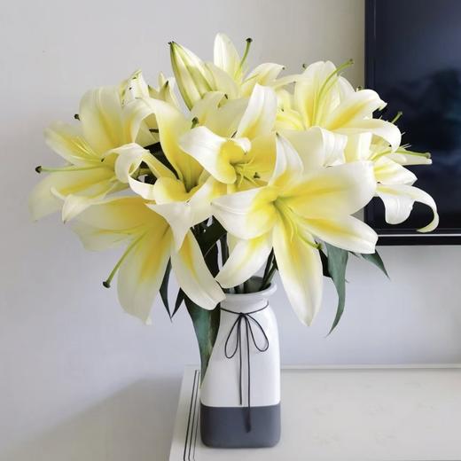 【不仅是品种多.更是量大】小粉仙亚百合10朵（深色）+滑雪板重瓣百合8-10朵+黄金甲香水百合8-10朵+小黑石亚百合8-10朵/份 商品图2