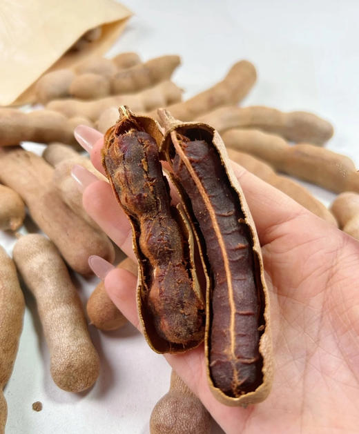 酸角，外皮脆，果肉厚实，酸甜口感，纯天然果脯，营养丰富，它的果肉富含丰富的维生素，不但可以食用，还有药用价值，有去热解暑消化积食，清神提脑的功效，能治缓泻！200克/盒，一组两盒 商品图2