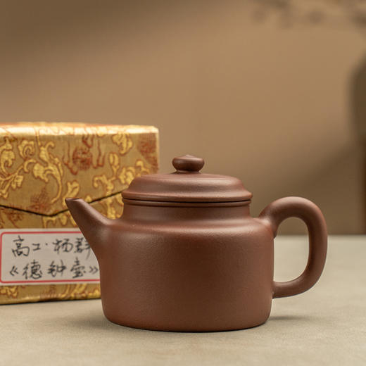 《德钟壶》 杨群群  高级工艺美术师、工艺美术学会会员、省工艺美术学会会员 商品图4