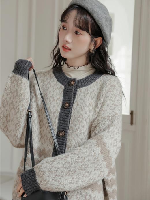 【秋冬新款】时尚提拉针织开衫 软糯绵柔舒适亲肤 精致剪裁 上身显瘦显苗条 复古气质 商品图0