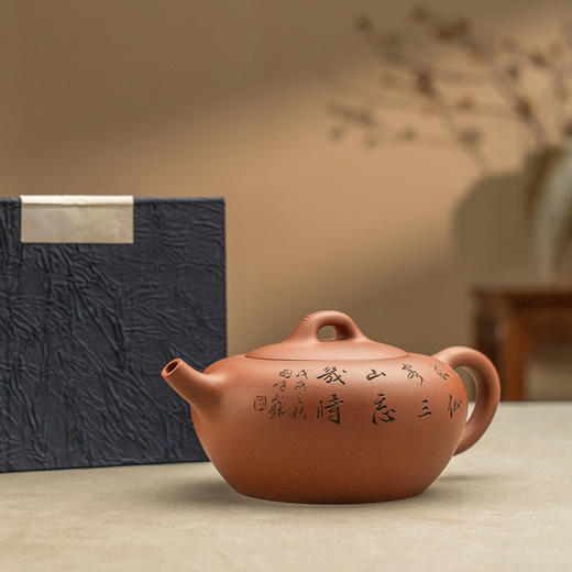《陶刻仙渡壶（八仙过海图）》 储国峰   高级工艺美术师、知名中青年陶艺家、陶刻家、宜兴慈善协会会员、紫砂名人、省大师束旦生高徒 商品图4