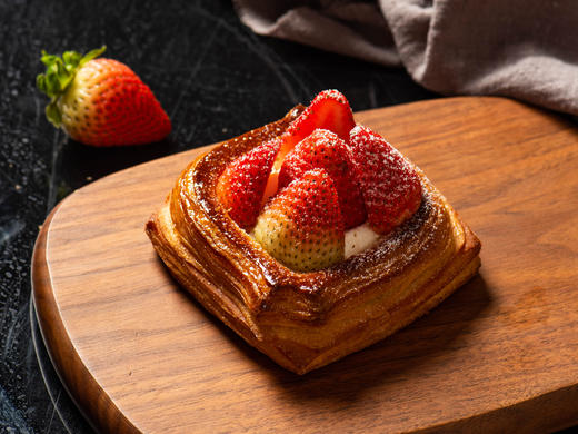 草莓雪山可颂 商品图0