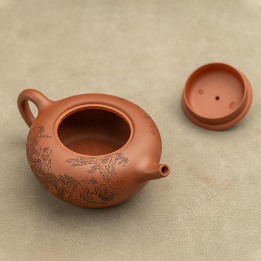 《陶刻仙渡壶（八仙过海图）》 储国峰   高级工艺美术师、知名中青年陶艺家、陶刻家、宜兴慈善协会会员、紫砂名人、省大师束旦生高徒 商品图2