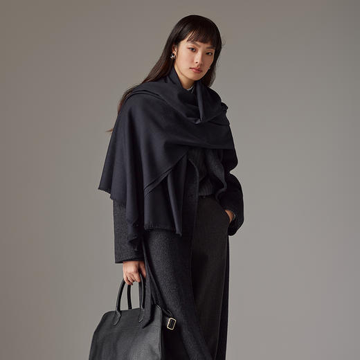 IN AND ON羊毛秋冬休闲保暖舒适棕色百搭流苏围脖披肩礼物围巾53794 商品图3