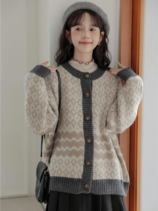 【秋冬新款】时尚提拉针织开衫 软糯绵柔舒适亲肤 精致剪裁 上身显瘦显苗条 复古气质 商品图1