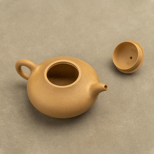 《玉乳壶》 周品鑫   正高级工艺美术师（研究员级高级工艺美术师）、实力派中青年陶艺家、省工艺美术学会陶艺专业委员会会员、宜兴紫砂行业协会会员 商品图2
