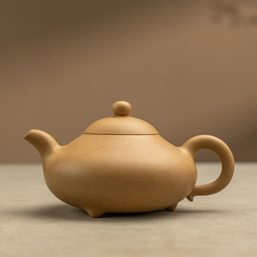 《玉乳壶》 周品鑫   正高级工艺美术师（研究员级高级工艺美术师）、实力派中青年陶艺家、省工艺美术学会陶艺专业委员会会员、宜兴紫砂行业协会会员 商品图0