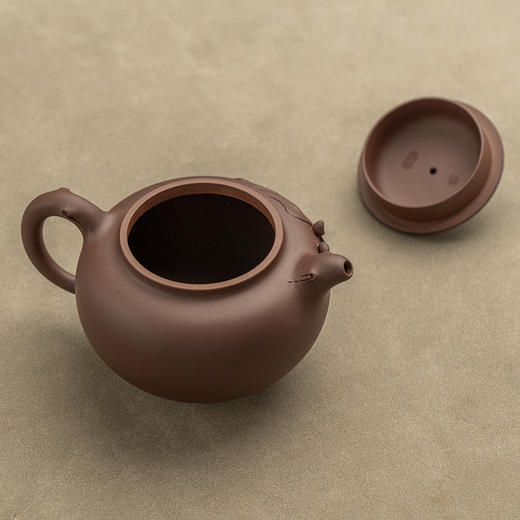 《桃子掇只壶》 周云兰   工艺美术师、优秀中青年女陶艺家 商品图2