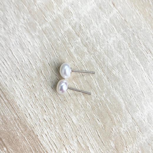 S925扁圆珍珠耳钉 商品图0