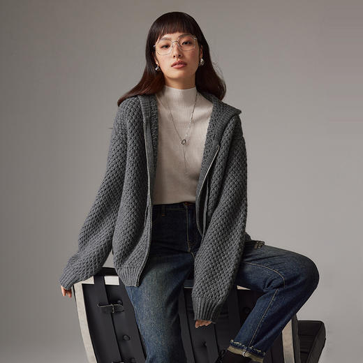 IN AND ON 复古慵懒风羊毛连帽毛衣秋冬新款波萝纹软糯显瘦针织衫53781 商品图5