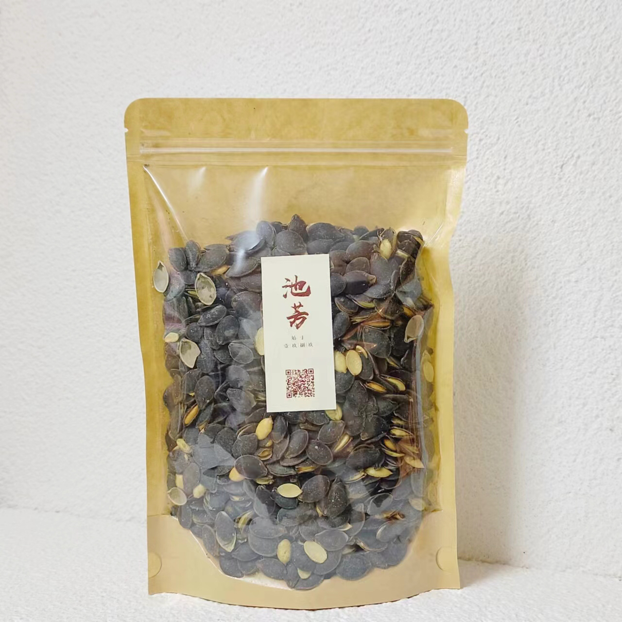 南非南瓜子350g  颗粒饱满，香醇可口，易嗑清脆满口生香，果仁饱满有分量，随时随地，不辜负你的美食拾荒之旅