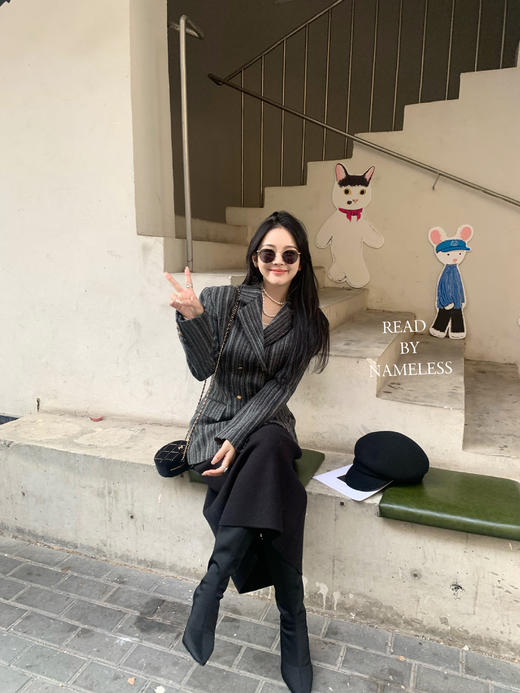 Read Nameless /掐腰羊毛条纹大衣+黑色针织半裙 商品图0