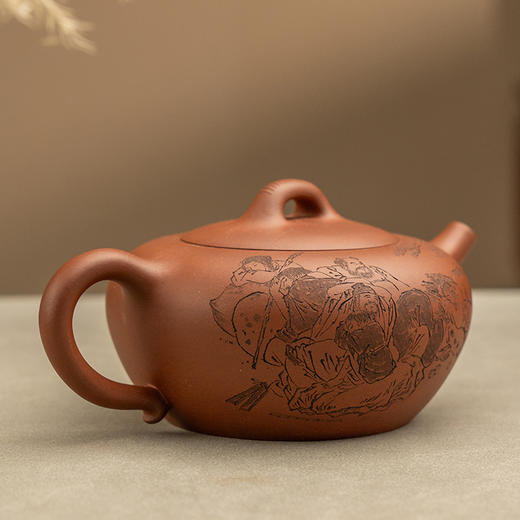 《陶刻仙渡壶（八仙过海图）》 储国峰   高级工艺美术师、知名中青年陶艺家、陶刻家、宜兴慈善协会会员、紫砂名人、省大师束旦生高徒 商品图1