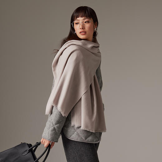 IN AND ON羊毛秋冬休闲保暖舒适棕色百搭流苏围脖披肩礼物围巾53794 商品图0