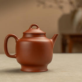 《高士壶》 袁婷   工艺美术师、一线实力派陶手、作品《枫秋》荣获“我有匠心”第四届宜兴紫砂全手工制壶大赛金奖、2015年首届“景舟杯”铜奖得主