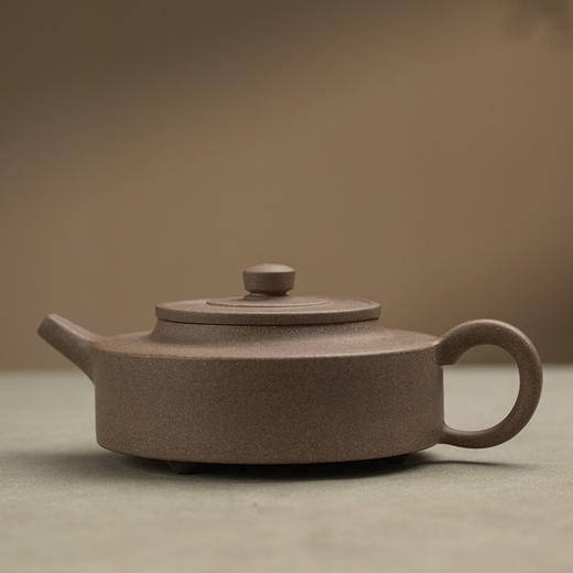 《周盘壶》 万志群 高级工艺美术师、高级技师、江苏省工艺美术学会、江苏省陶瓷行业协会会员、徐悲鸿故居陈列馆特聘工艺美术师、艺名“一鸣” 商品图0