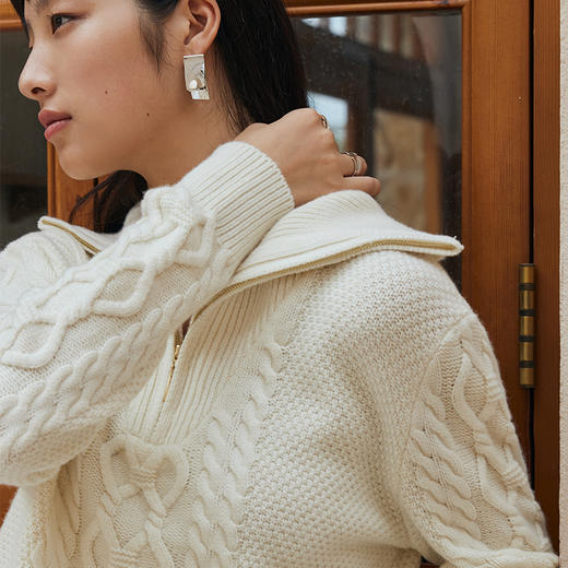 IN AND ON全绵羊毛复古针织衫女2023新款拉链绞花海军领套头毛衣53636 商品图4