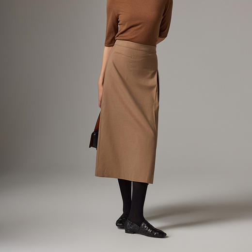 【品牌优选】IN AND ON知识分子风显瘦秋冬a字复古高腰立体褶裥包臀女半身裙53754 商品图4