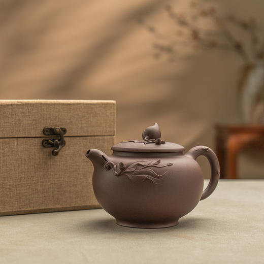 《桃子掇只壶》 周云兰   工艺美术师、优秀中青年女陶艺家 商品图4