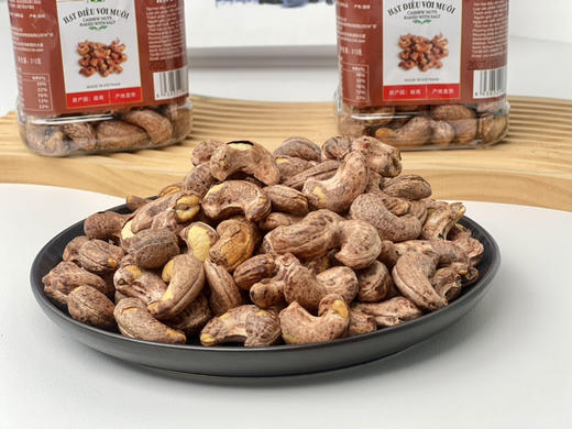 越南•紫衣腰果# 超大颗！香香脆脆紫衣腰果，办公室小零食推荐！越南🇻🇳进口的A170型大果，颗颗个头大，口感香脆，没啥乱七八糟的添加，就是原原本本超好吃的自然坚果香。 商品图1