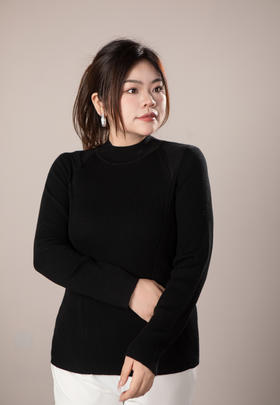 【纯色羊毛打底衫】  高弹保暖  奢侈品牌同款扬子纱线  半高领舒适轻盈  隐形腰节线遮肉显瘦~