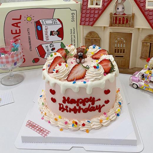 草莓小熊简约手绘蛋糕 商品图0