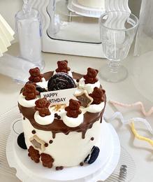 小熊饼干巧克力淋面蛋糕