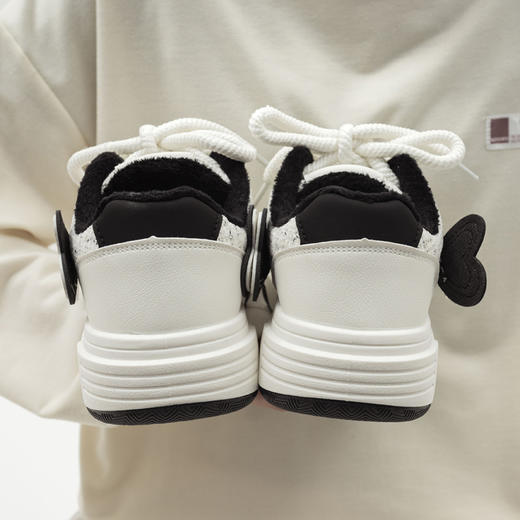 「两色可选！港风加绒款」爱心加绒小白鞋女2023冬季保暖校园风学生厚底运动休闲板鞋女 商品图3