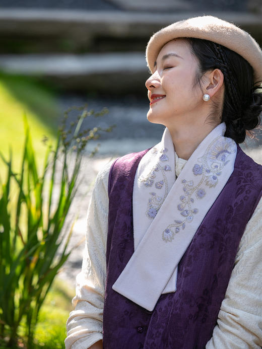 牧衣游原创 菊花刺绣纯羊绒围巾----- 暖暖【不支持会员折】 商品图0