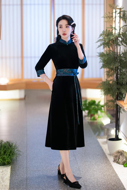 2023年新款冬款加厚韩国绒长款时尚显瘦复古高档旗袍裙SYG-706 商品图0