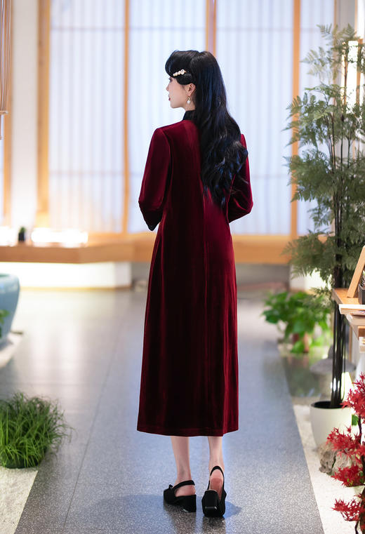 2023年新款冬款加厚韩国绒长款时尚显瘦复古高档旗袍裙SYG-706 商品图3