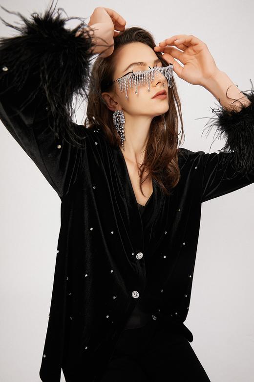 鸵鸟毛袖口黑丝绒亮钻长款弹力开衫外套 商品图2