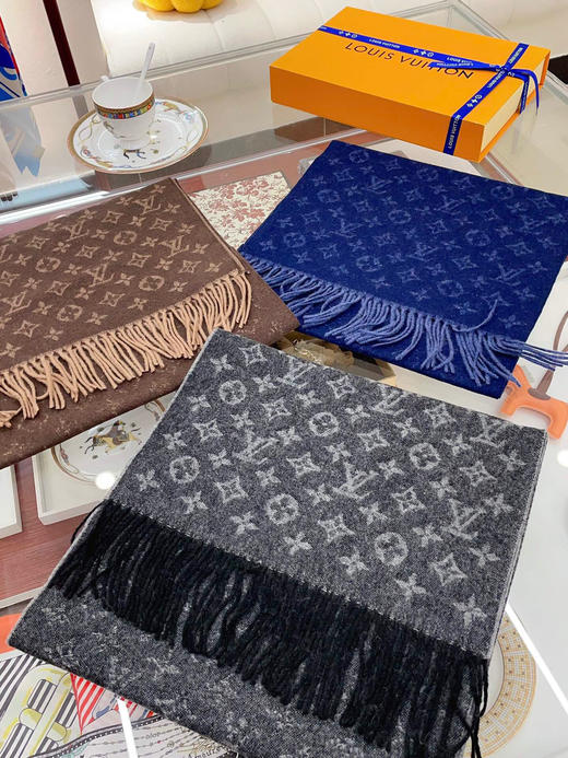 秋冬特惠💰240 LV 专柜同步【双面渐变花纹】渐变提花经典设计围巾 若隐若现的lv标志 商品图3