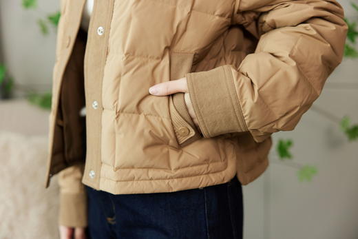 轻盈御寒翻领鹅绒服 商品图9