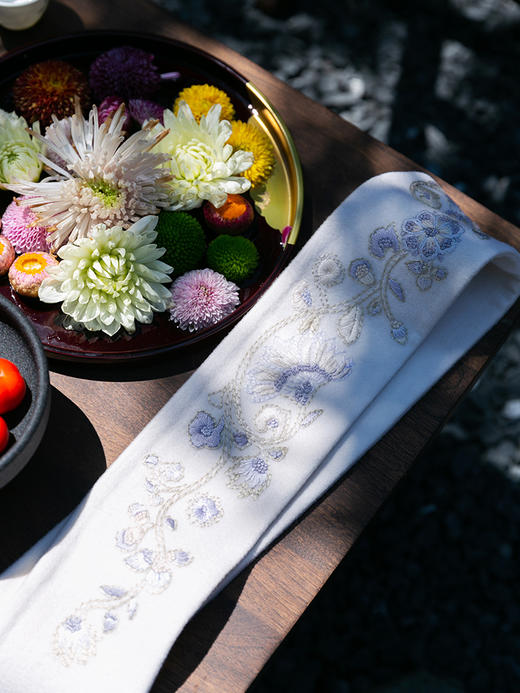 牧衣游原创 菊花刺绣纯羊绒围巾----- 暖暖【不支持会员折】 商品图2